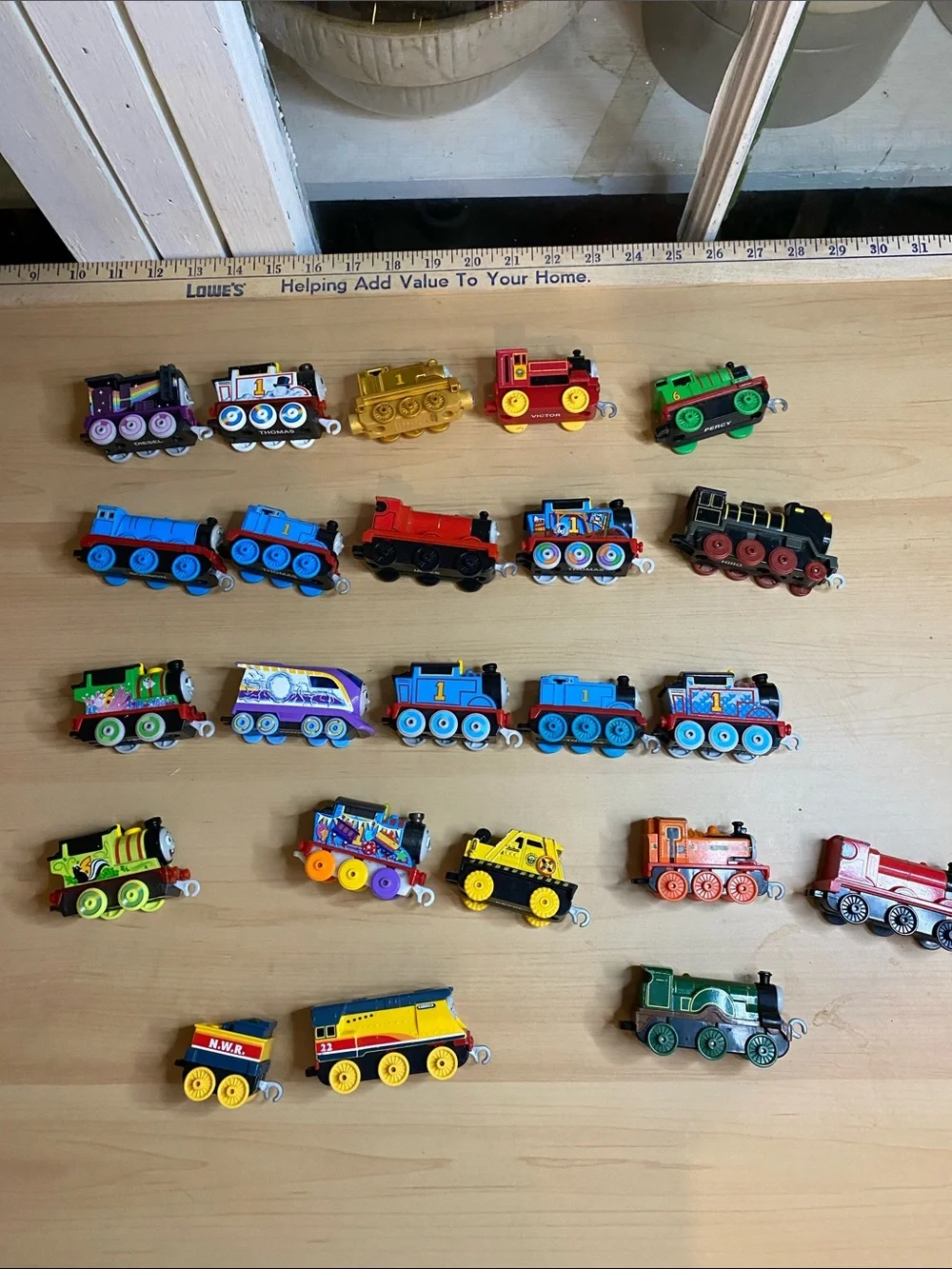 Lot vandal of 22 Thomas the Tank Engine cars various diecast